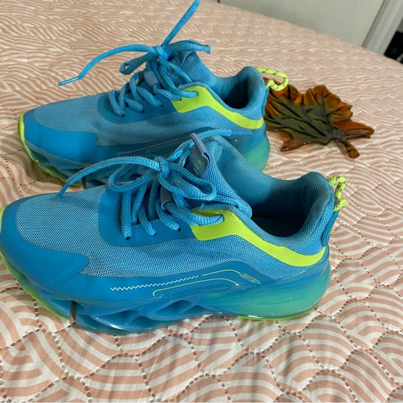 DEEVIKE RUNNING SHOES WOM
SLIP ATHLETIC
FASHION SNEAKERS Size 35 - Picture 11 of 12